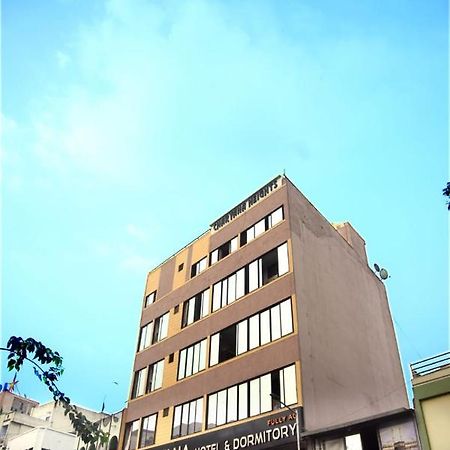 Charyana Hotel Ac Dormitory 아흐메다바드 외부 사진