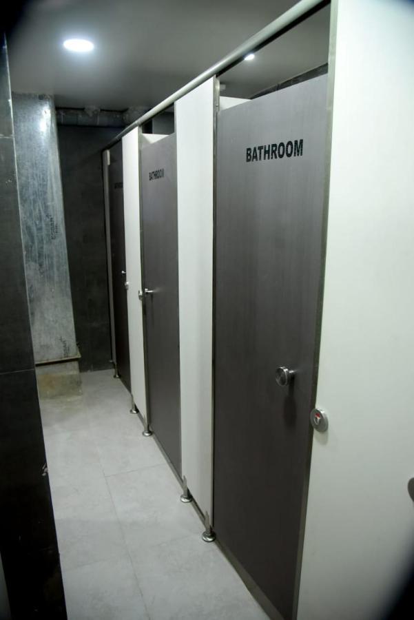 Charyana Hotel Ac Dormitory 아흐메다바드 외부 사진