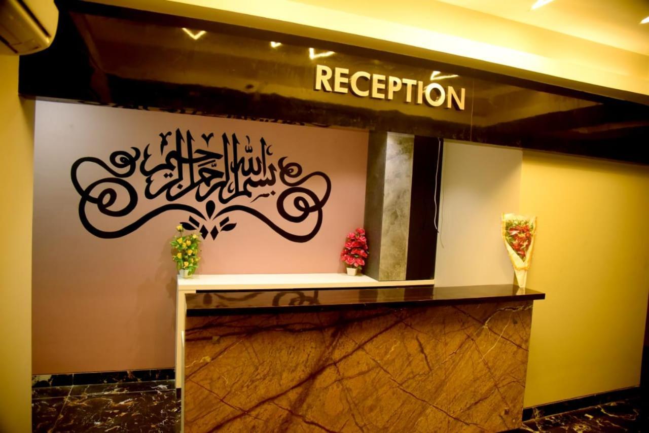 Charyana Hotel Ac Dormitory 아흐메다바드 외부 사진