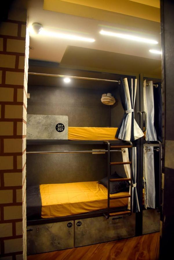 Charyana Hotel Ac Dormitory 아흐메다바드 외부 사진