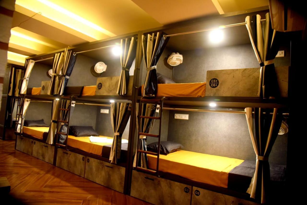 Charyana Hotel Ac Dormitory 아흐메다바드 외부 사진