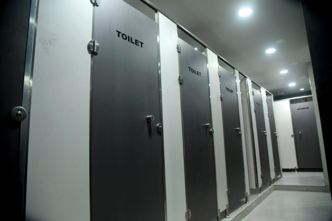 Charyana Hotel Ac Dormitory 아흐메다바드 외부 사진