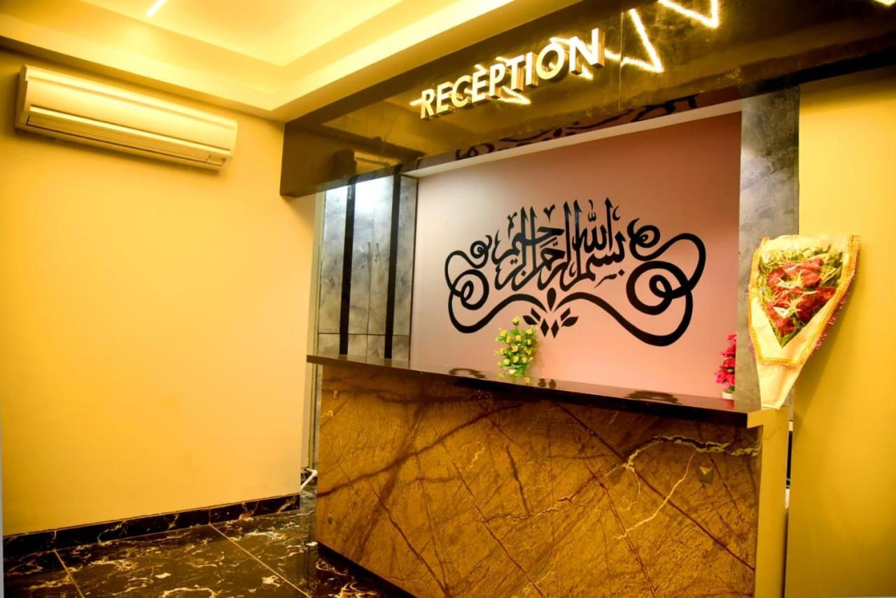 Charyana Hotel Ac Dormitory 아흐메다바드 외부 사진