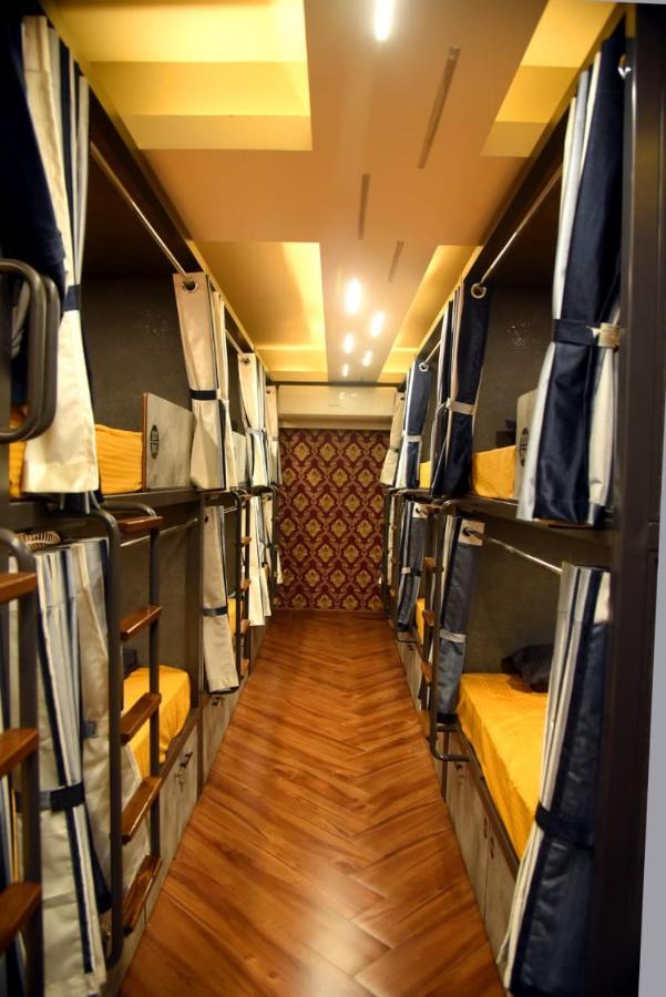 Charyana Hotel Ac Dormitory 아흐메다바드 외부 사진