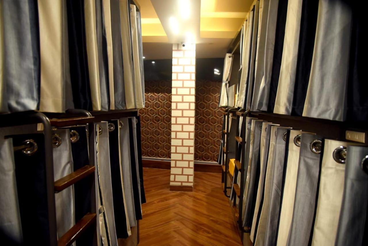 Charyana Hotel Ac Dormitory 아흐메다바드 외부 사진