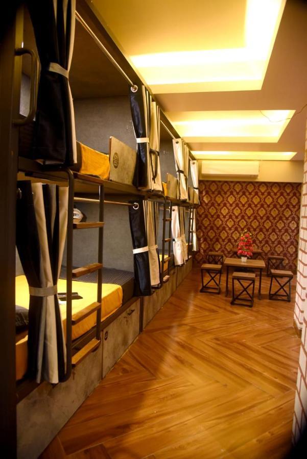 Charyana Hotel Ac Dormitory 아흐메다바드 외부 사진